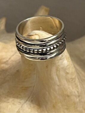 🟦 1/2 Off 
Sterling silver spinner ring size 7 NWT